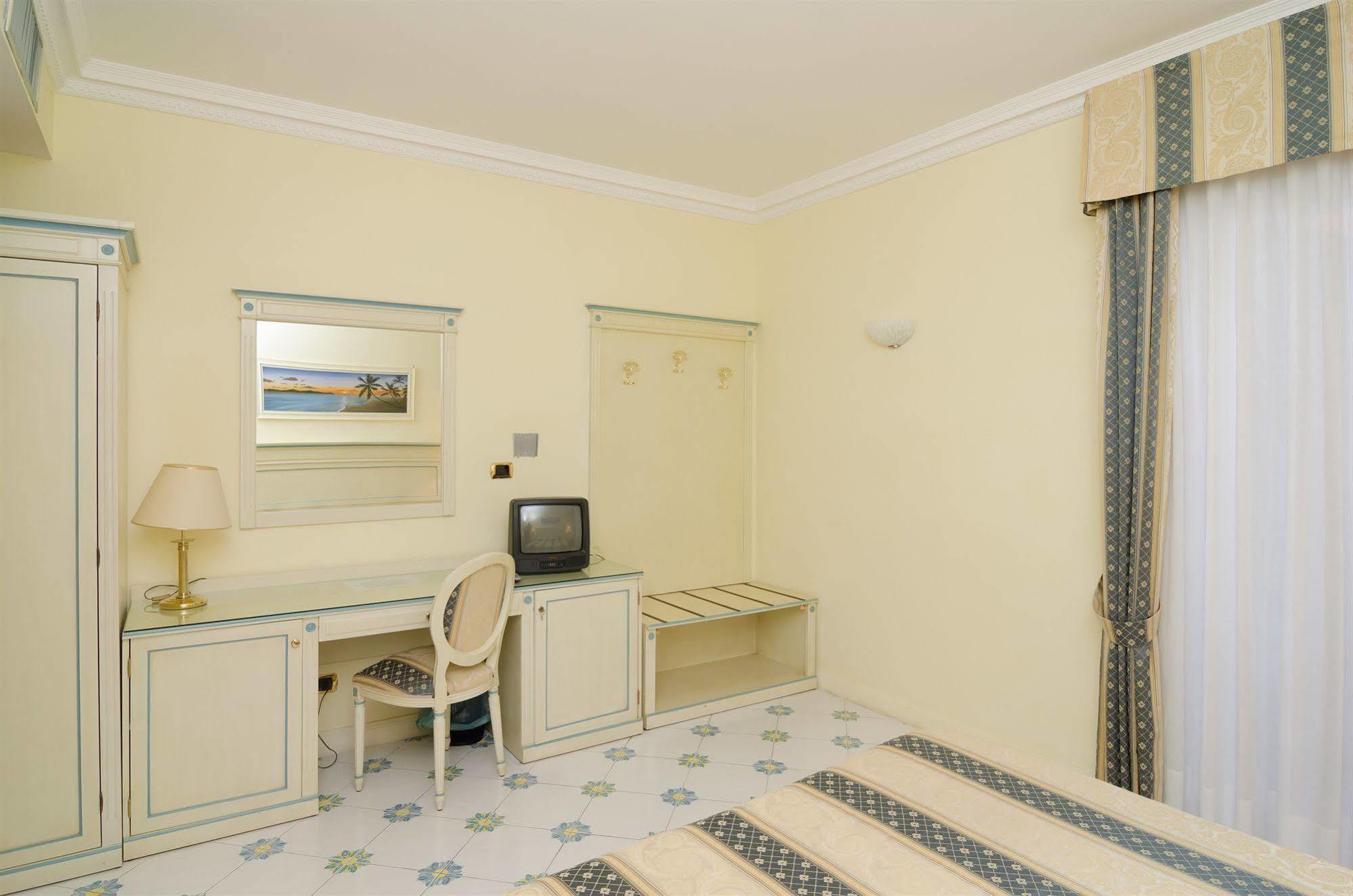 Hotel Flora Wellness & Beauty Ischia Exterior photo