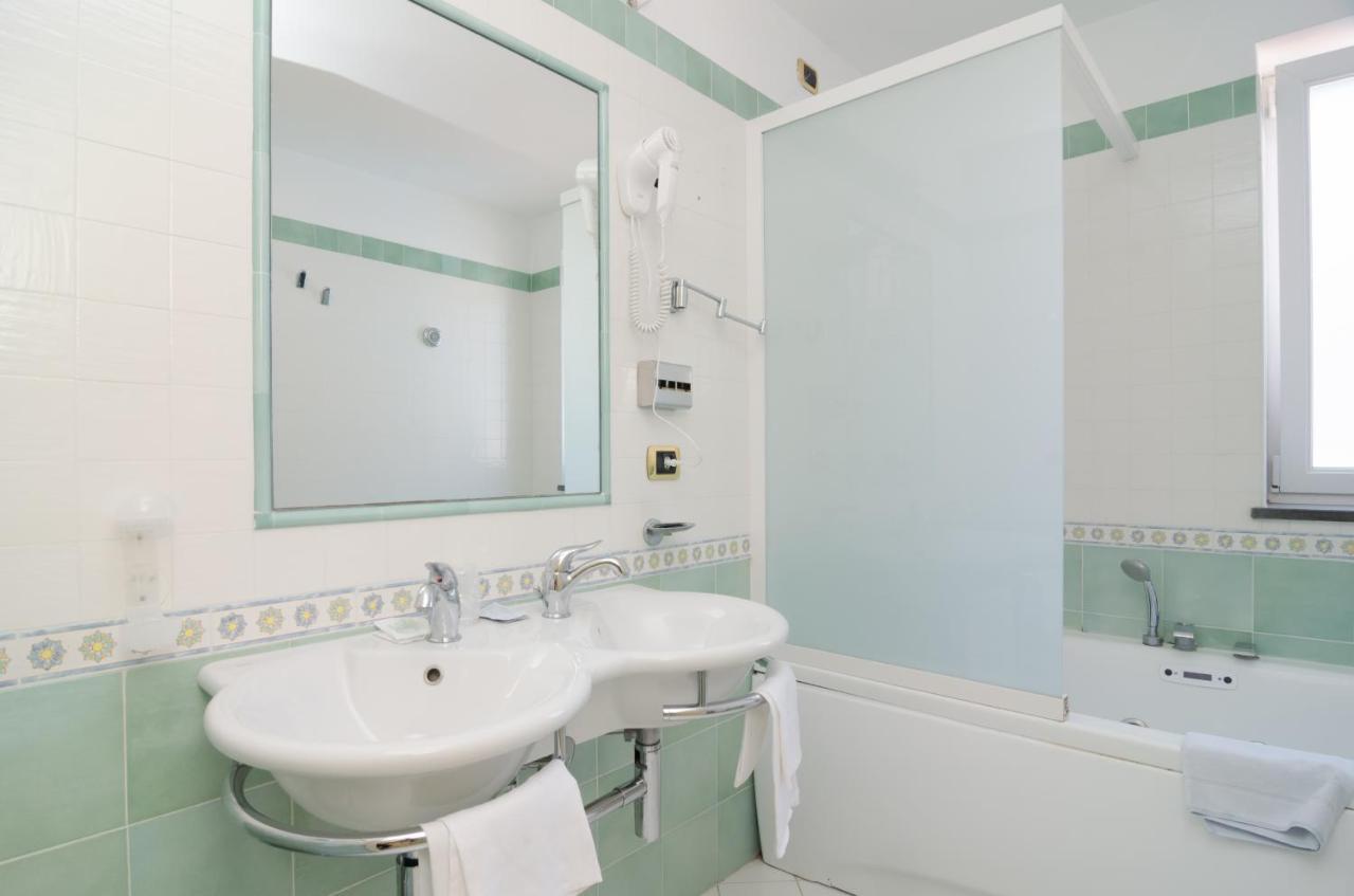 Hotel Flora Wellness & Beauty Ischia Exterior photo